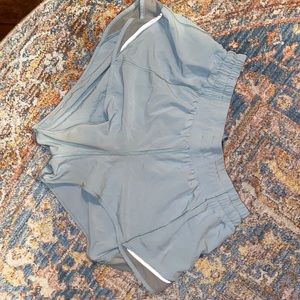 lululemon hotty hot shorts 2.5